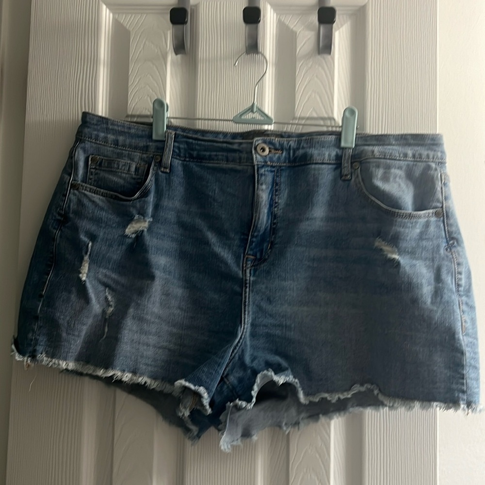 Torrid size 18 distressed jean shorts